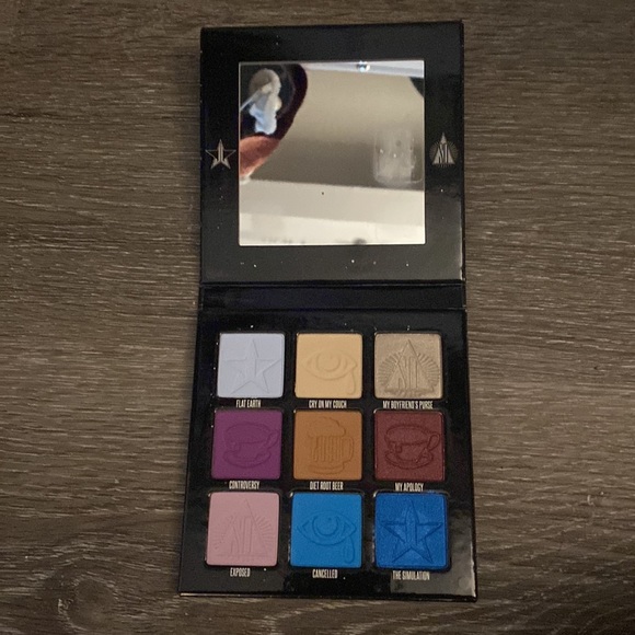 Jeffree Star Mini Controversy Palette - Picture 2 of 3